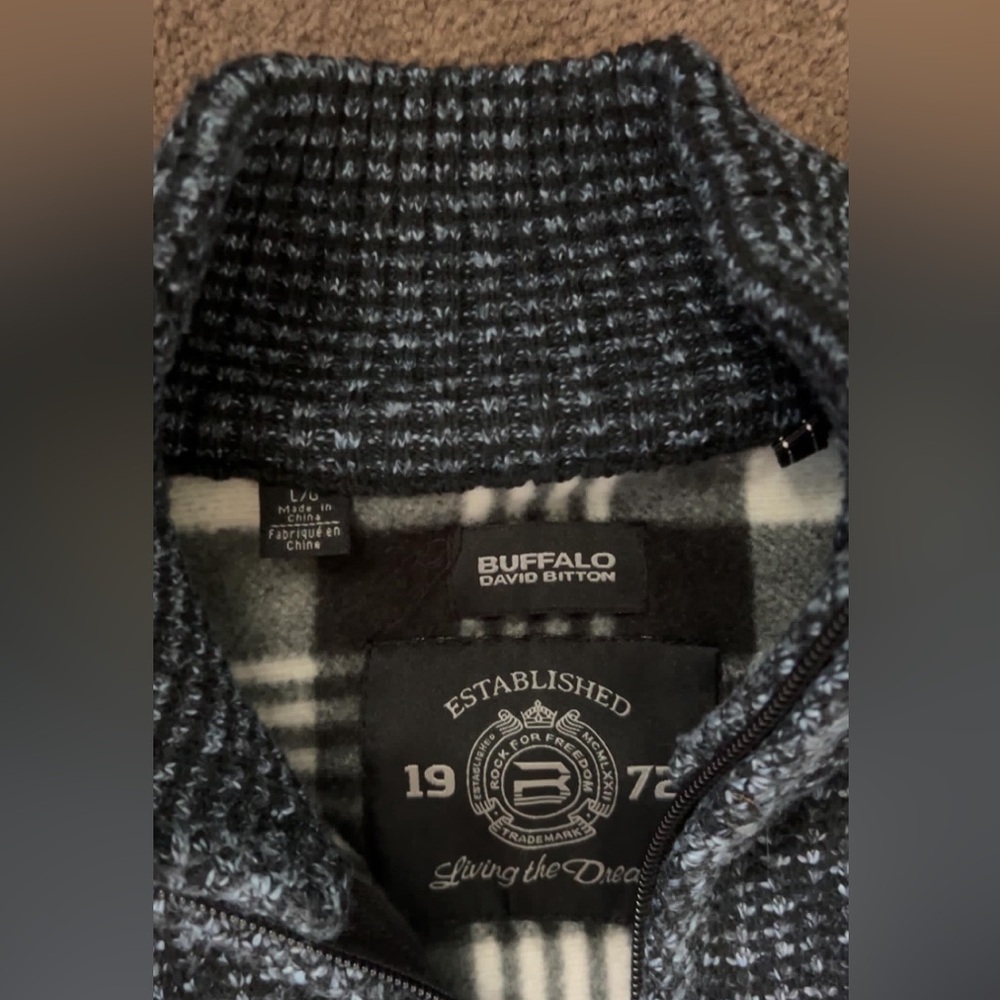 Half zip - Picture 2 of 2